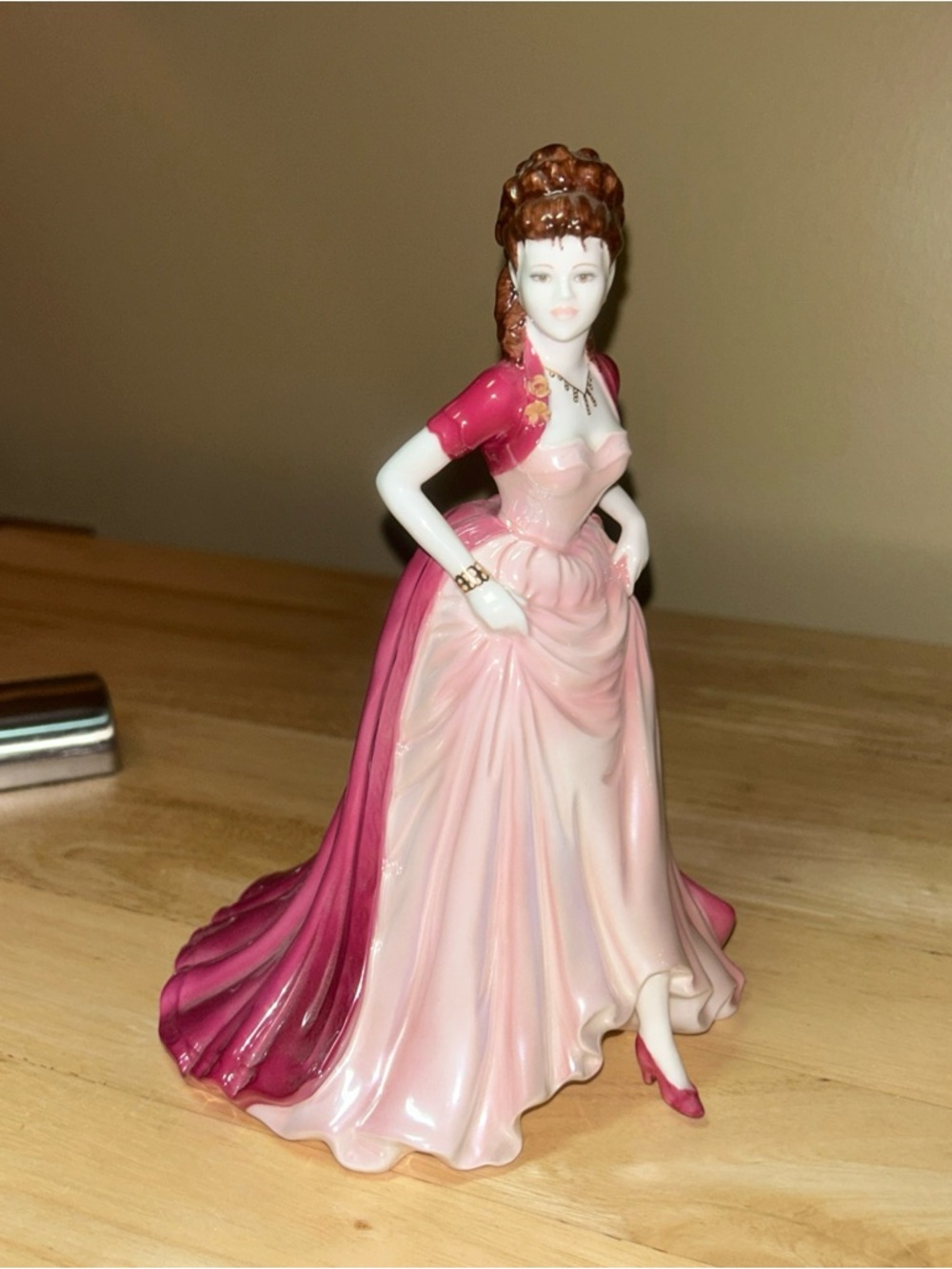 Coalport Ladies Of Fashion JOANNE 8.5” Bone China No. 2368 England 2001 Limited